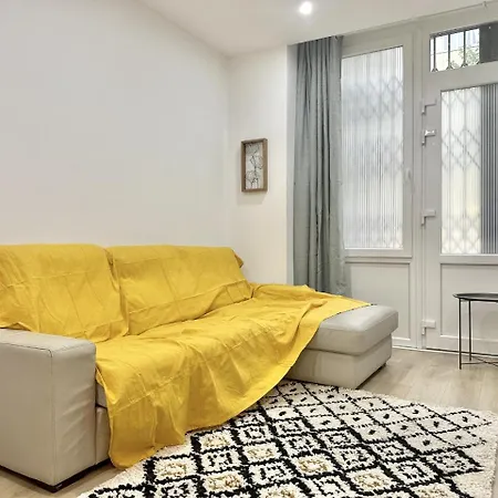 Appartement Modern Comfort In 15th District In Lakanal *