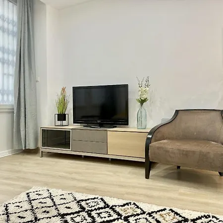 Appartement Modern Comfort In 15th District In Lakanal