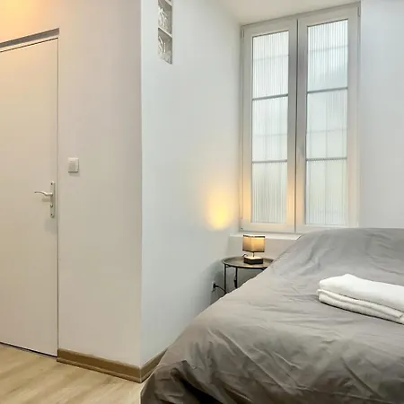 Modern Comfort In 15th District In Lakanal Paris